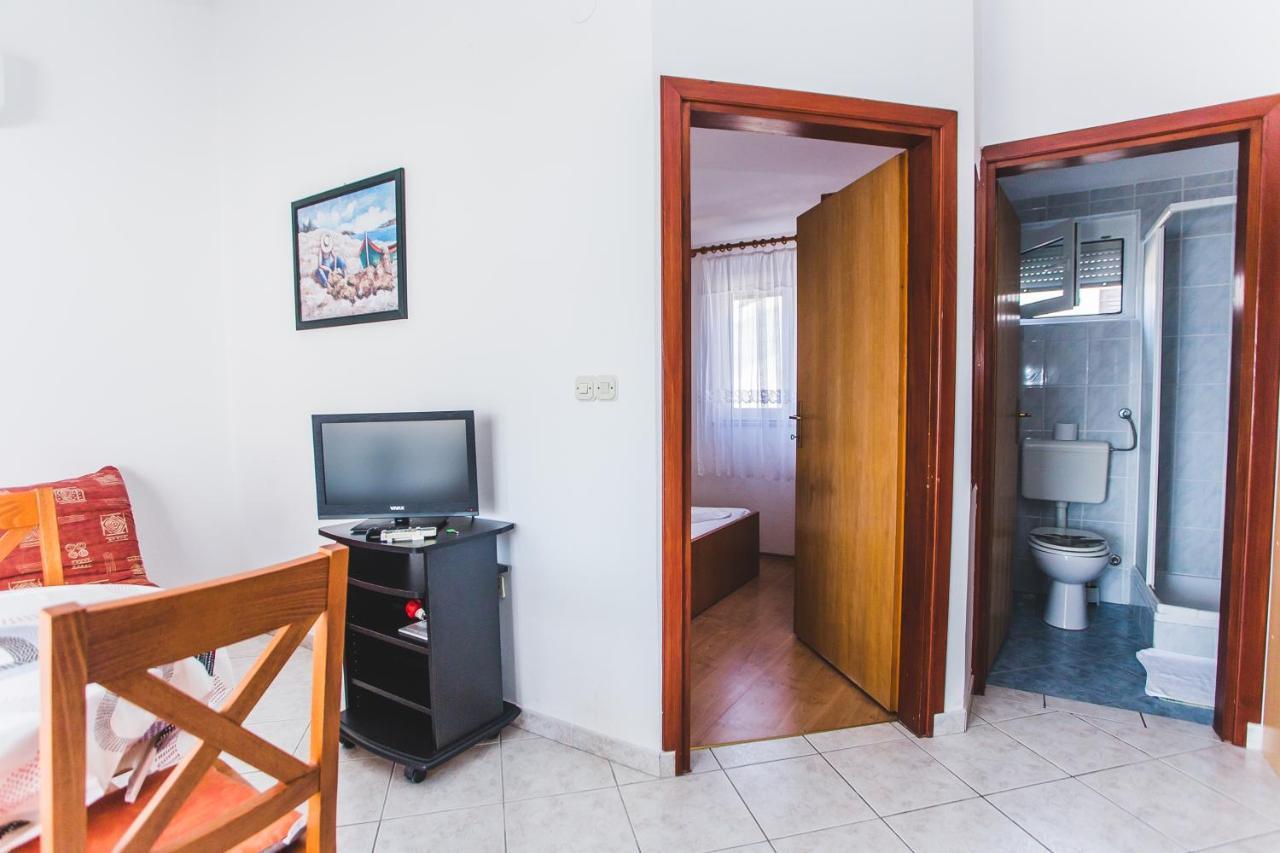 Apartmani Males 로고즈니차 외부 사진
