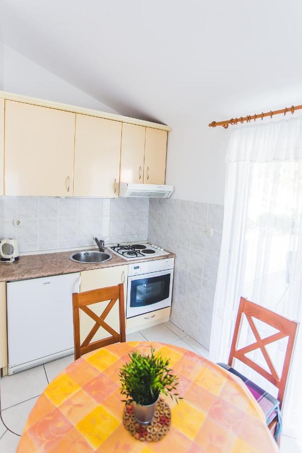Apartmani Males 로고즈니차 외부 사진