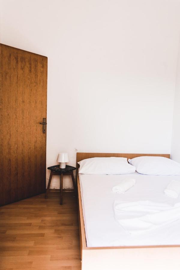 Apartmani Males 로고즈니차 외부 사진