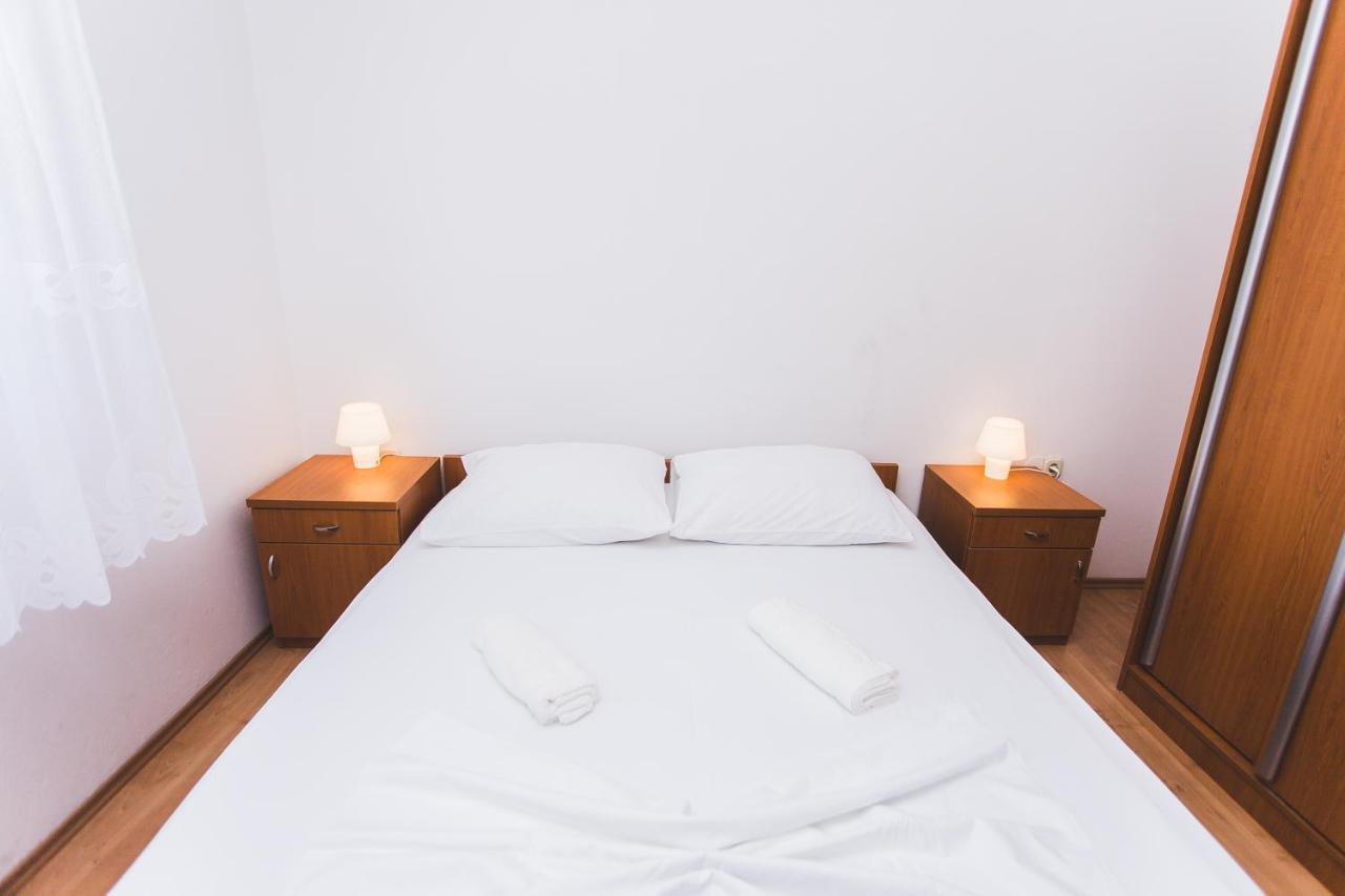 Apartmani Males 로고즈니차 외부 사진